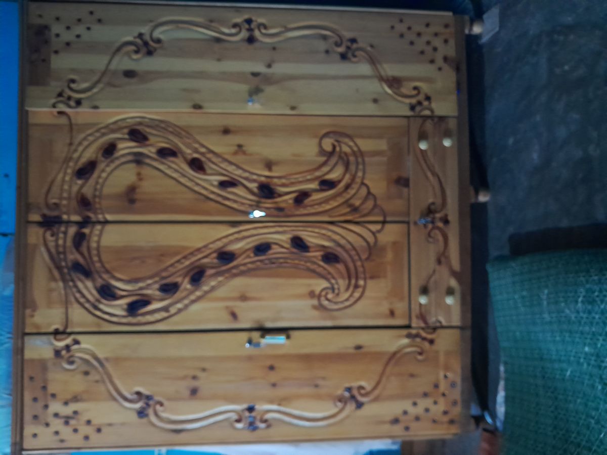 Armoire en bois, bon état - 1 an d\'utilisation