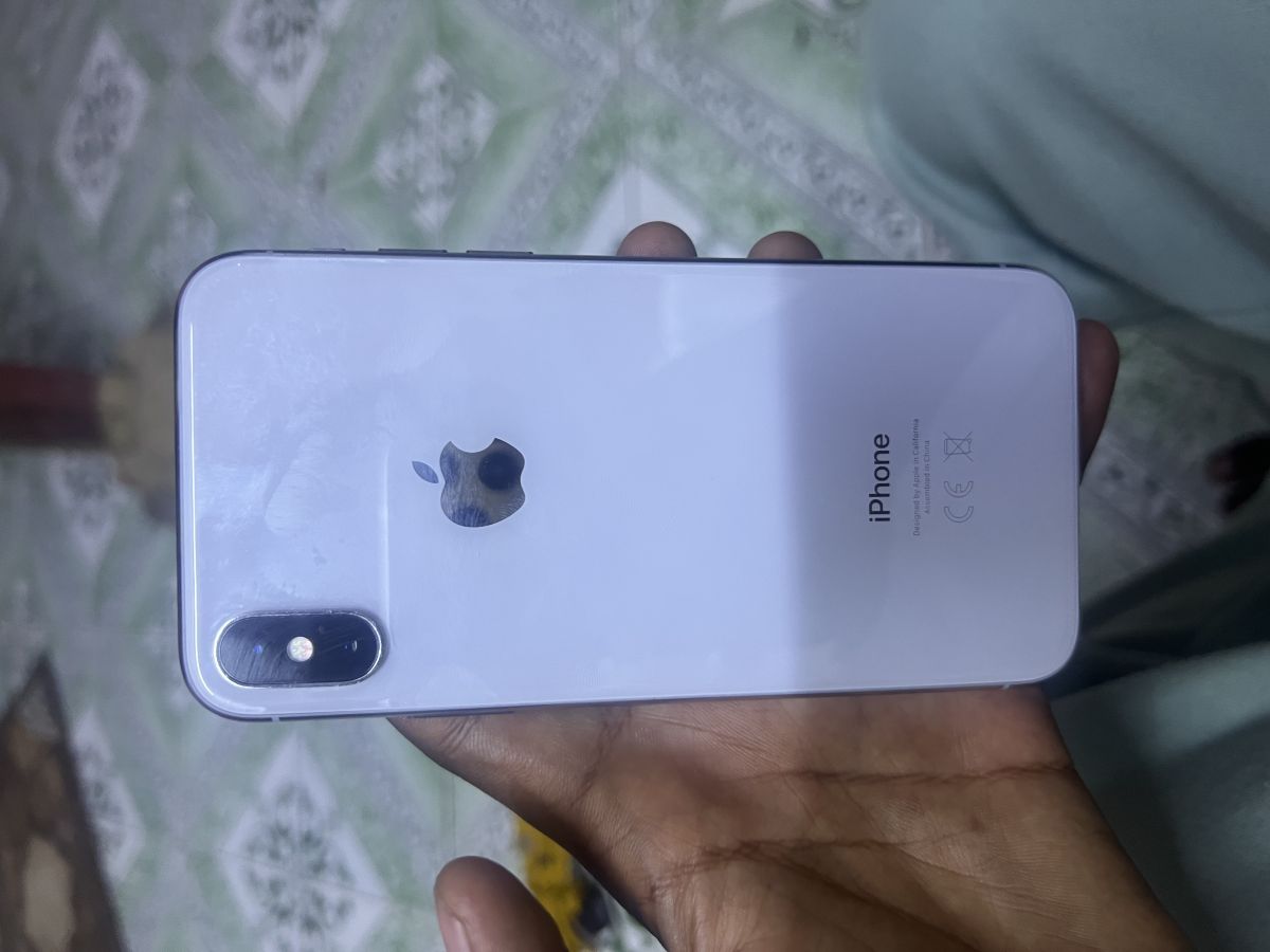 iPhone X en excellent état, batterie à 80%, prix fixe