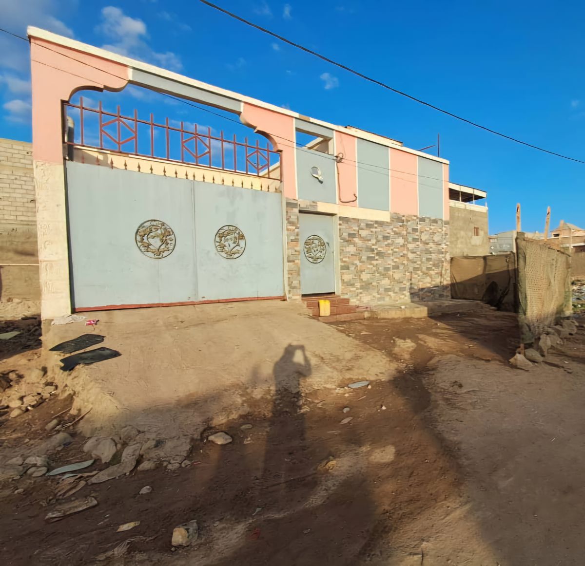 Maison F4 spacieuse avec terrasse et parking à Barwaaqo 2 phase 1