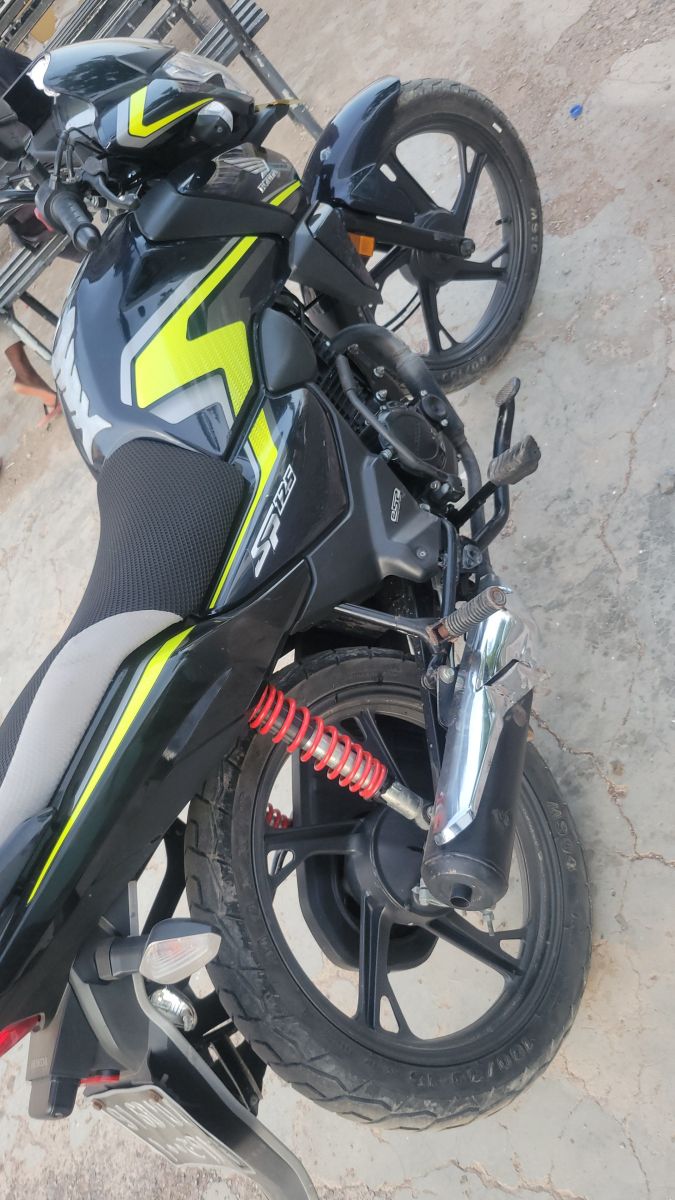 Moto Honda neuve, 3 mois d\'utilisation, prix négociable