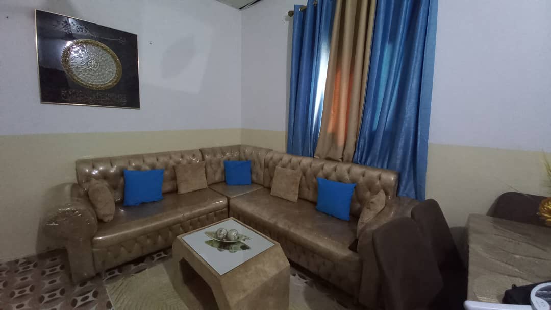 Vente d\'une boutique et de meubles en excellent état à BARWAQO 1