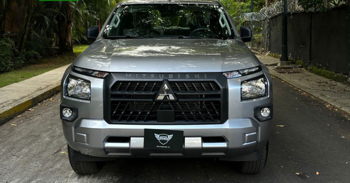 Mitsubishi L200 2024, comme neuf, couleur grise