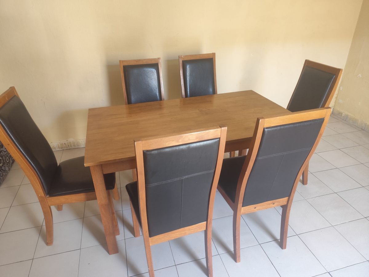 Table de salle à manger en vente