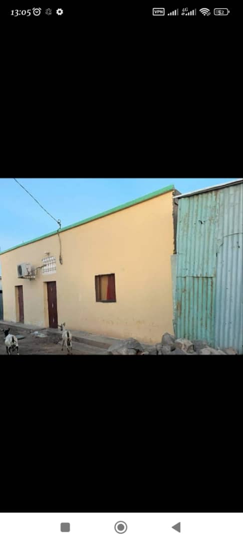 Maison F3 à vendre à PK12 avec papiers complets, opportunité à saisir !