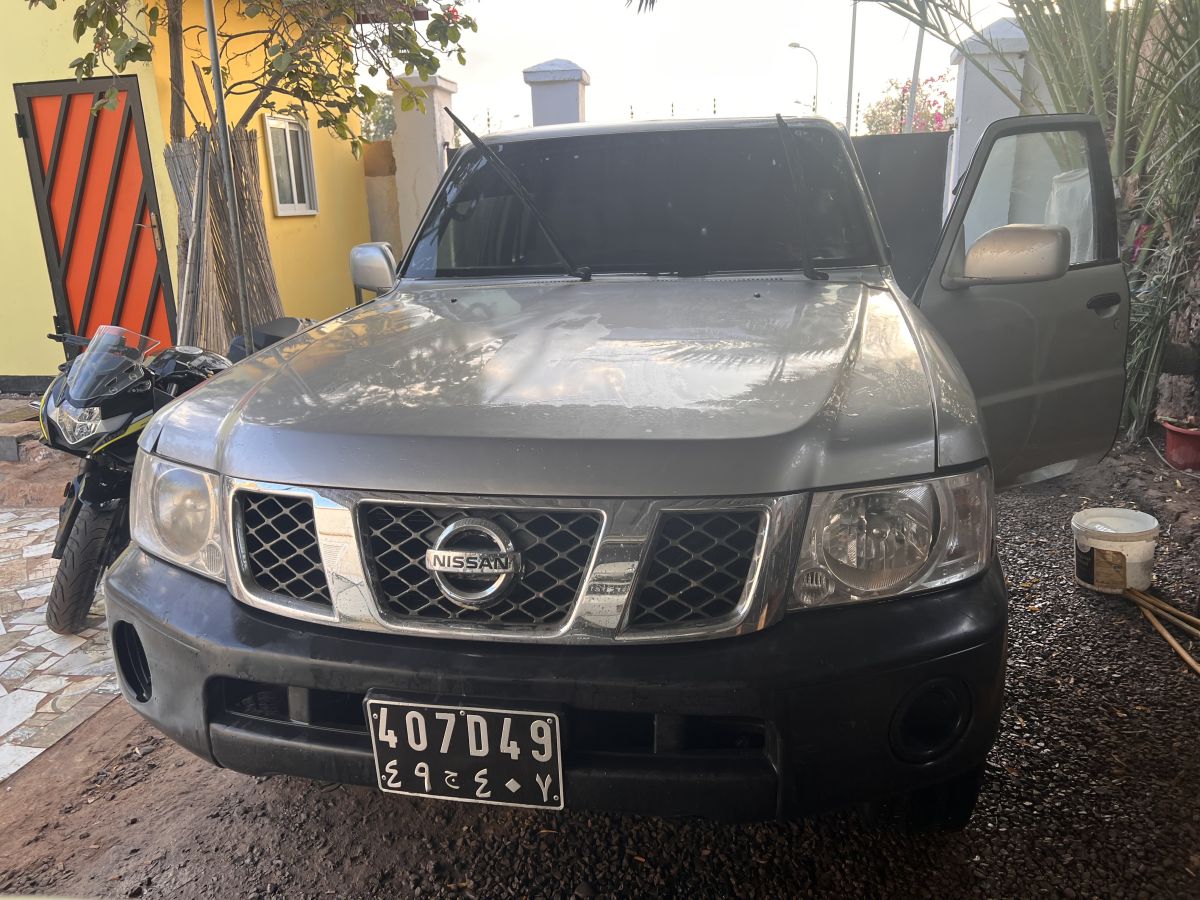 Nissan Patrol, clim fonctionnel, écran tactile, prix négociable