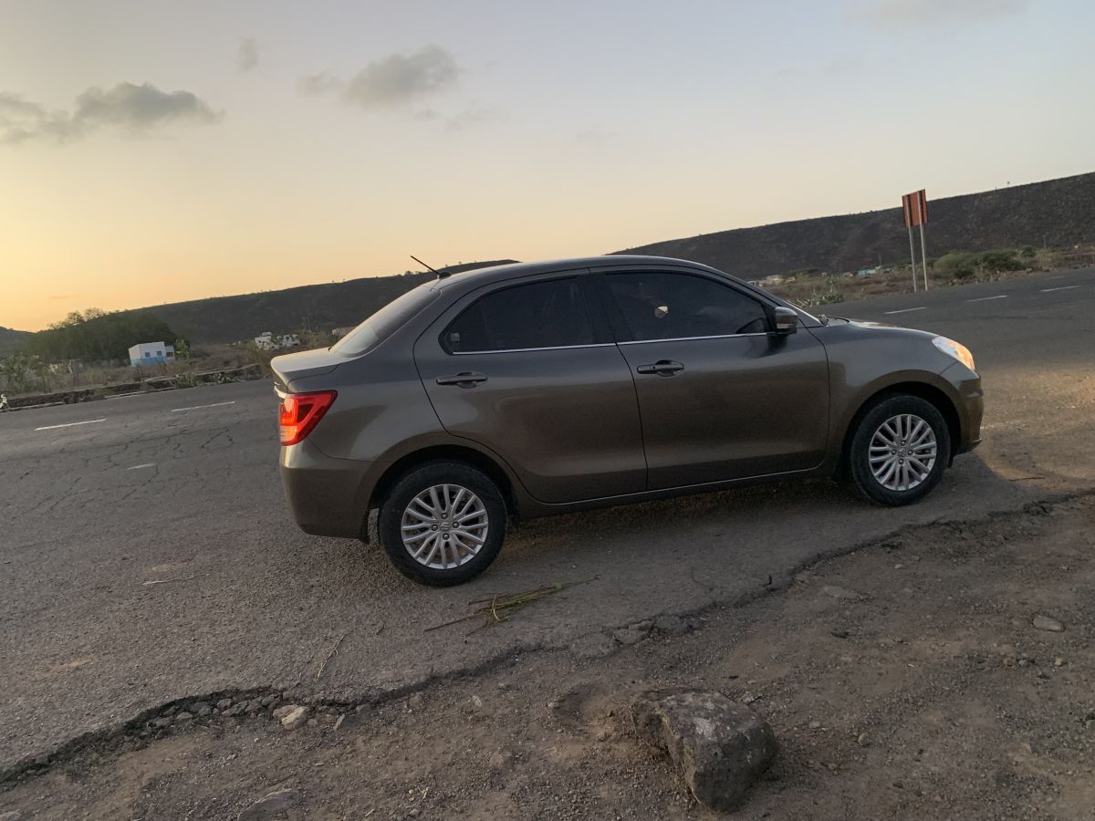 Suzuki Dzire 2024, boîte automatique, excellent état, économique et confortable