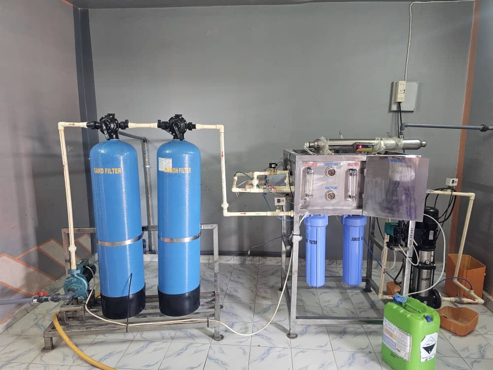 Unité d\'emballage d\'eau minérale filtrée avec UV et économie d\'énergie