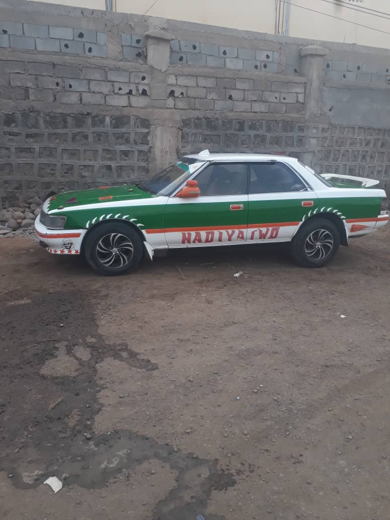 Voiture en bon état avec moteur neuf