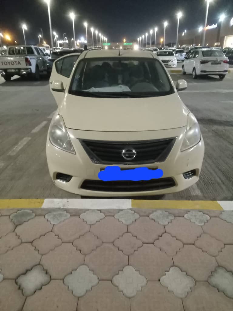 Nissan, essence, manuelle, clim fonctionnelle, robuste et propre à vendre