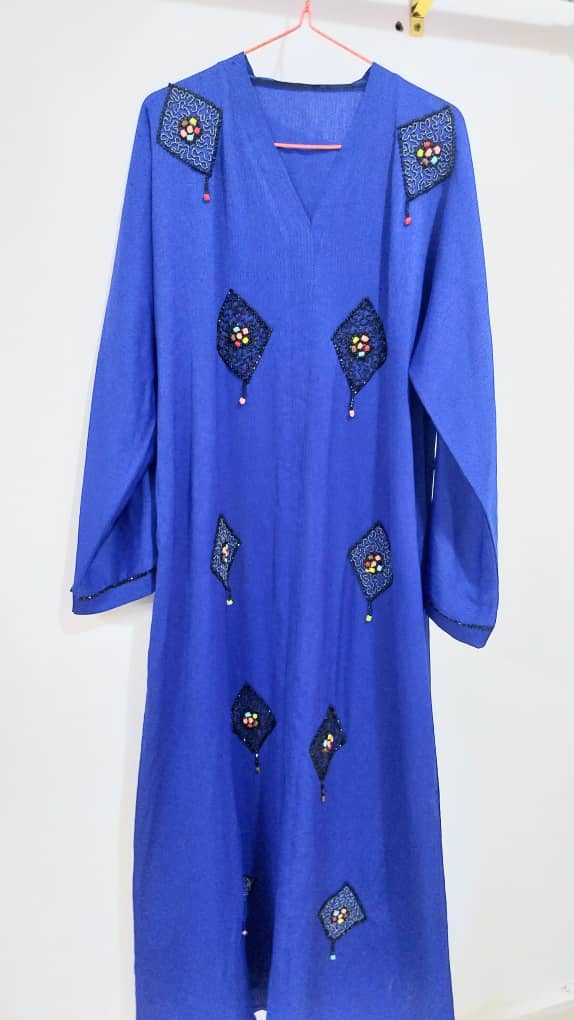 Abaya bleue en coton avec perles – Collection Aïd