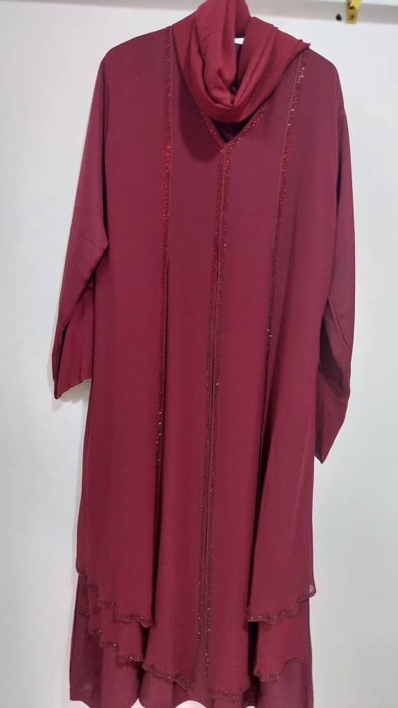 Abaya bordeaux fluide avec paillettes – Spéciale Aïd