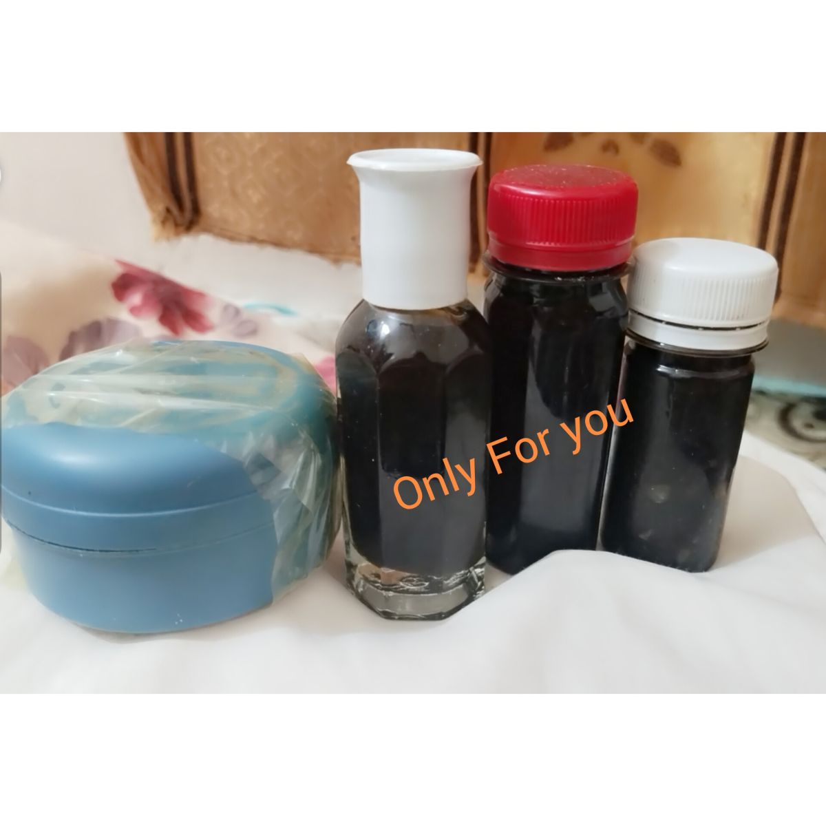 Abaya rose élégante avec fermeture boutons et manches bouffantes