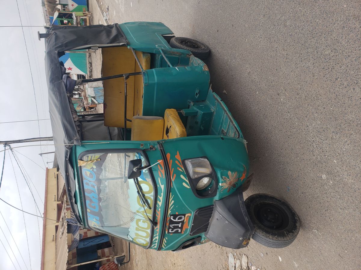 Vente Bajaj Mahindra 722D94