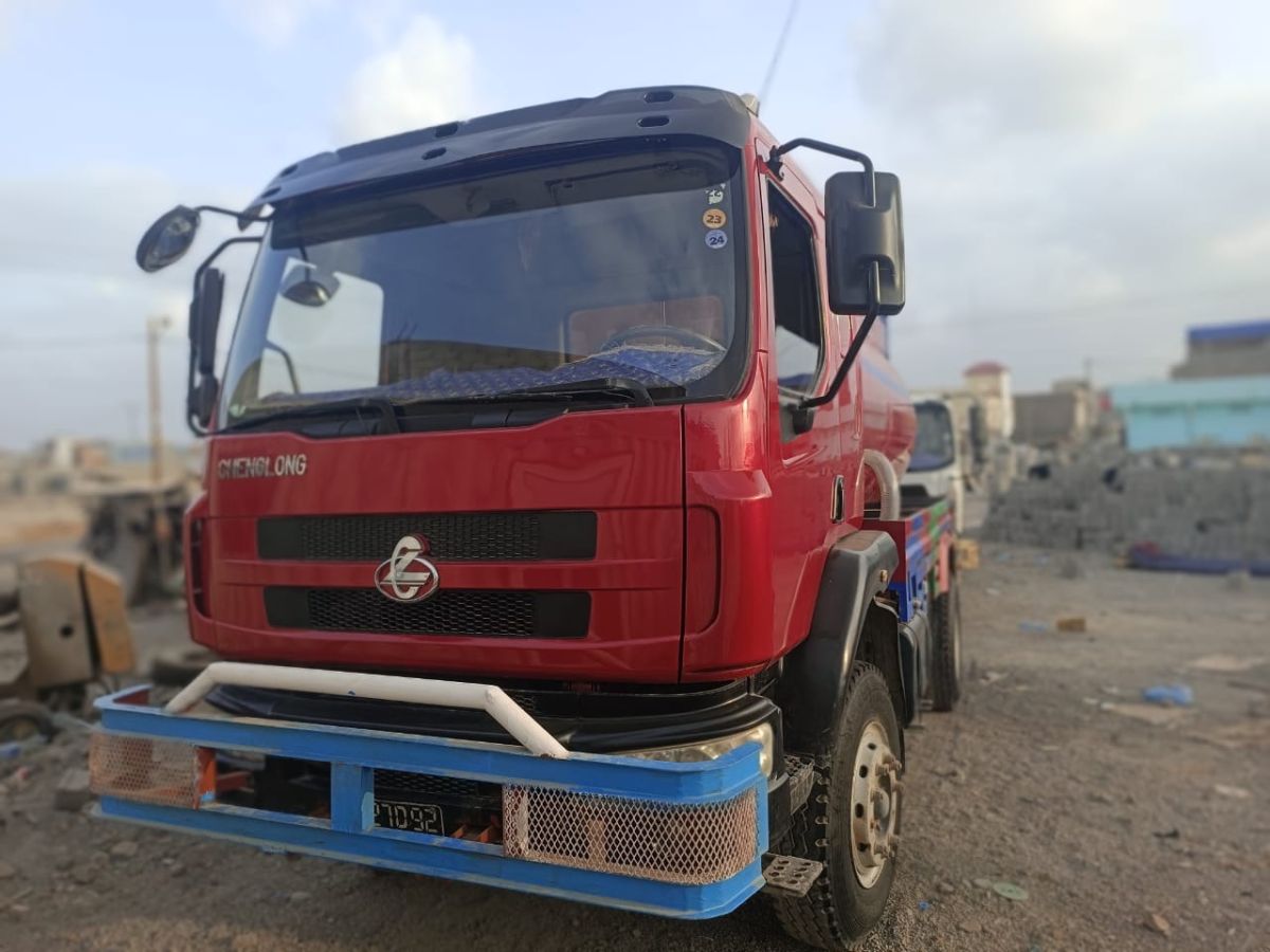 Camion-citerne 13 000 L pour livraison d’eau