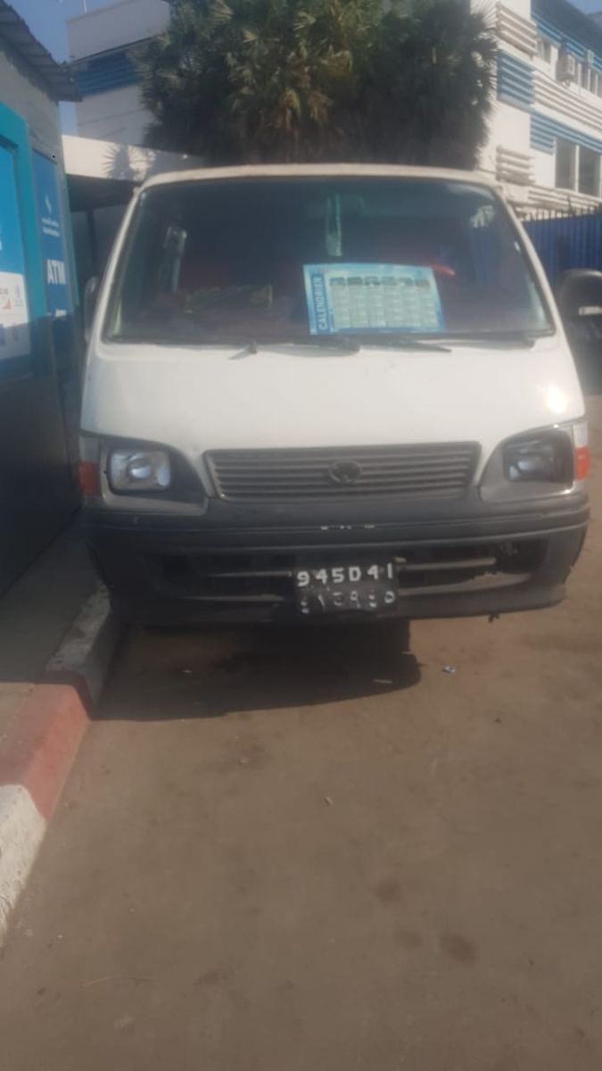 Toyota Mini-bus LH114 en bon état, prix négociable