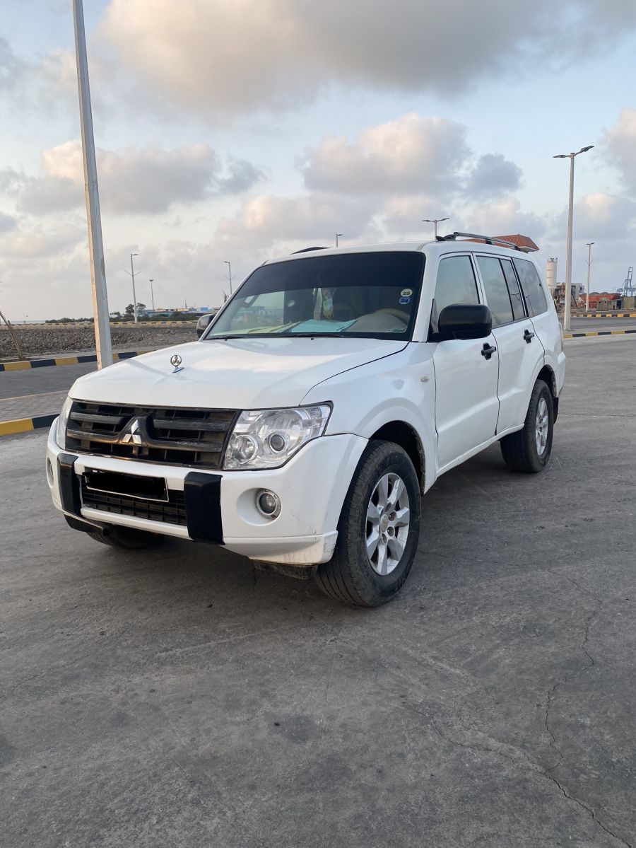 Mitsubishi Pajero diesel, automatique, climat, excellent état