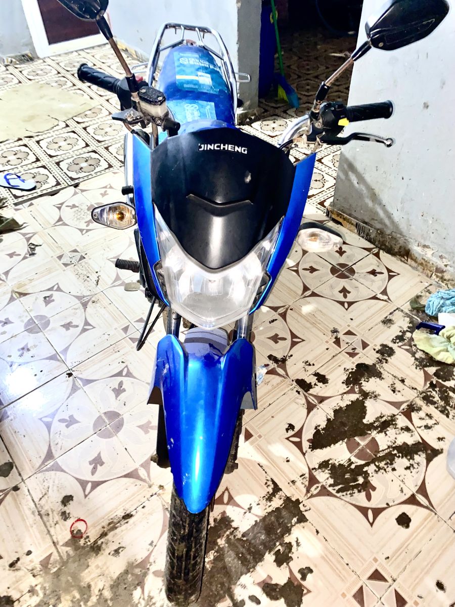 Moto Jinchen en excellent état - Prix négociable