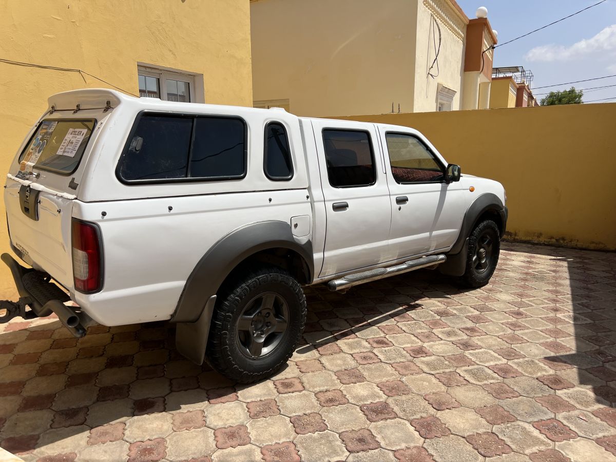 Nissan Hardbody 2100000, climatisation impeccable