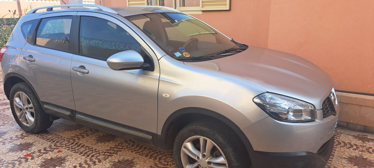 Nissan Qashqai 2012, boite auto, essence, entretien impeccable