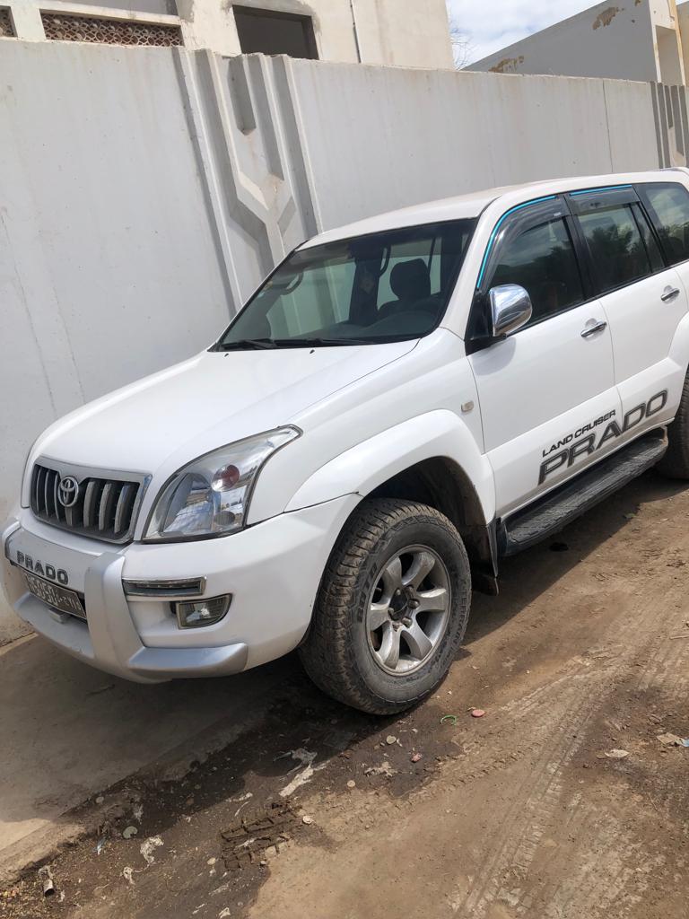 Toyota Prado 2009 Blanche, 4x4, 137.000 km, climatisation, écran avec caméra de recul