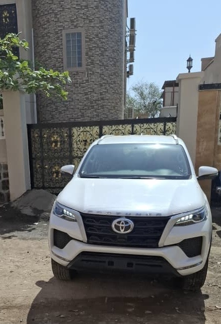 Toyota Fortuner 2024, puissant et prêt pour l\'aventure, en excellente condition
