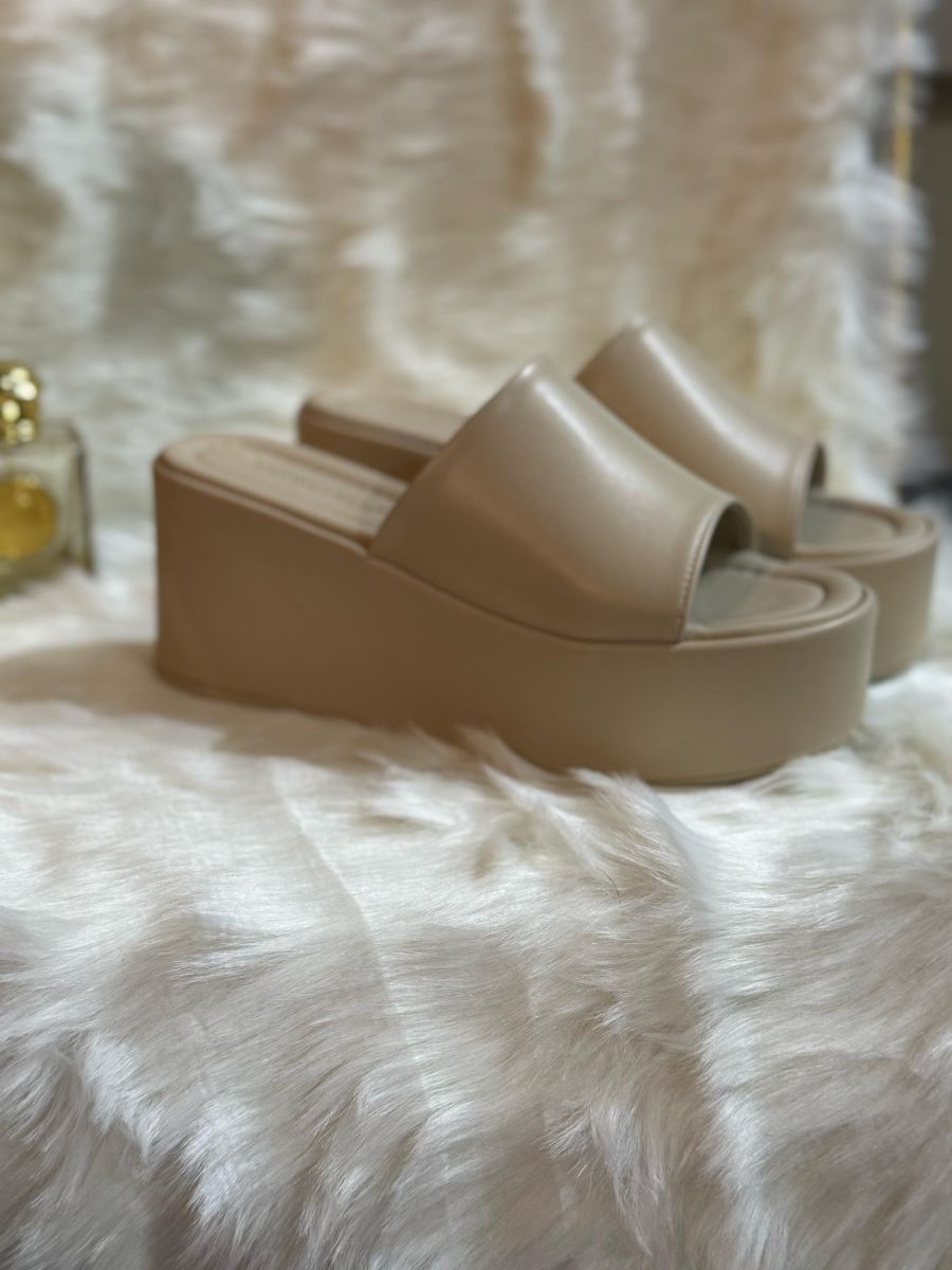 Chaussures compensées pour femme – Plusieurs modèles disponibles