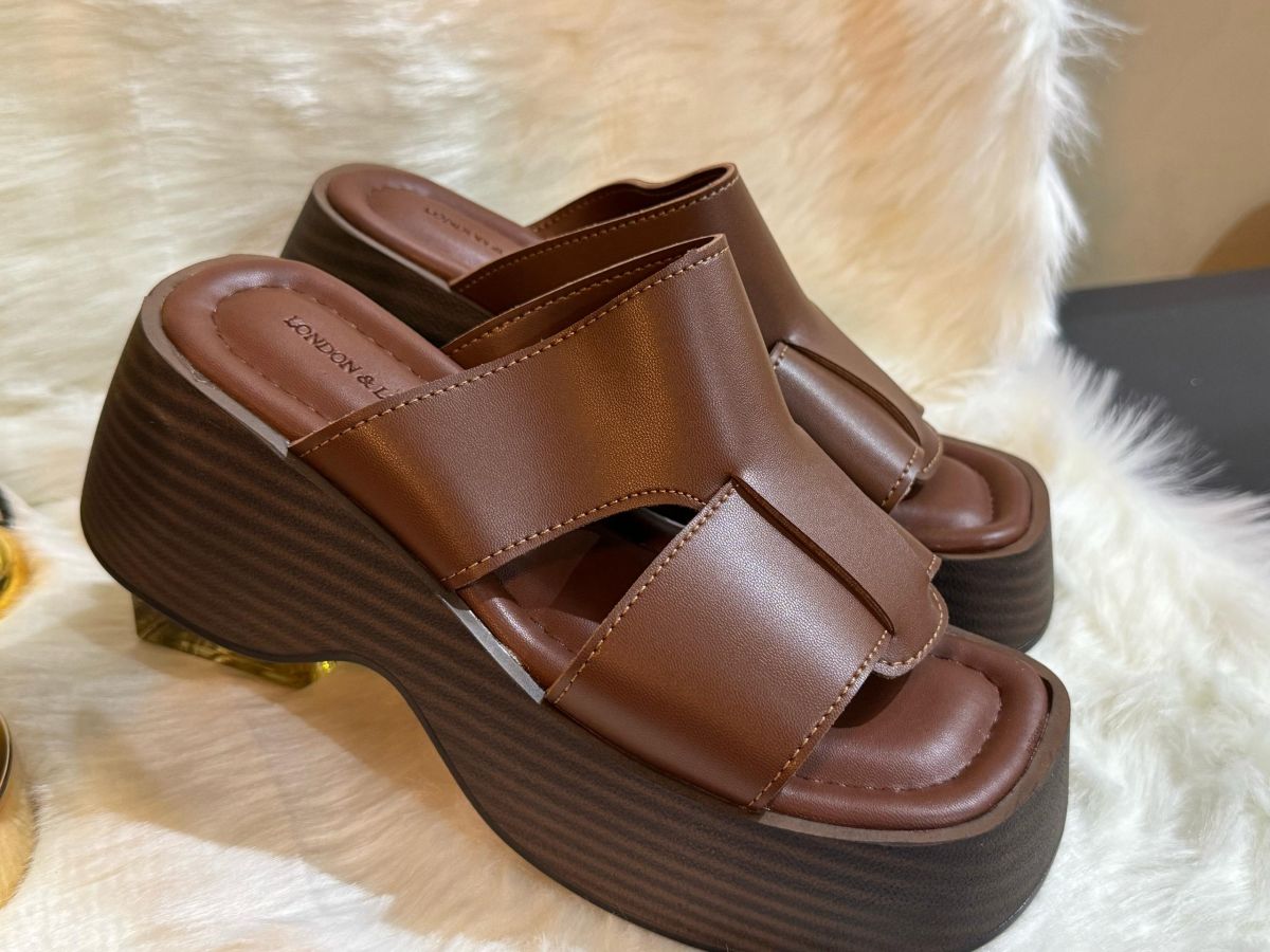 Chaussures compensées pour femme – Plusieurs modèles disponibles