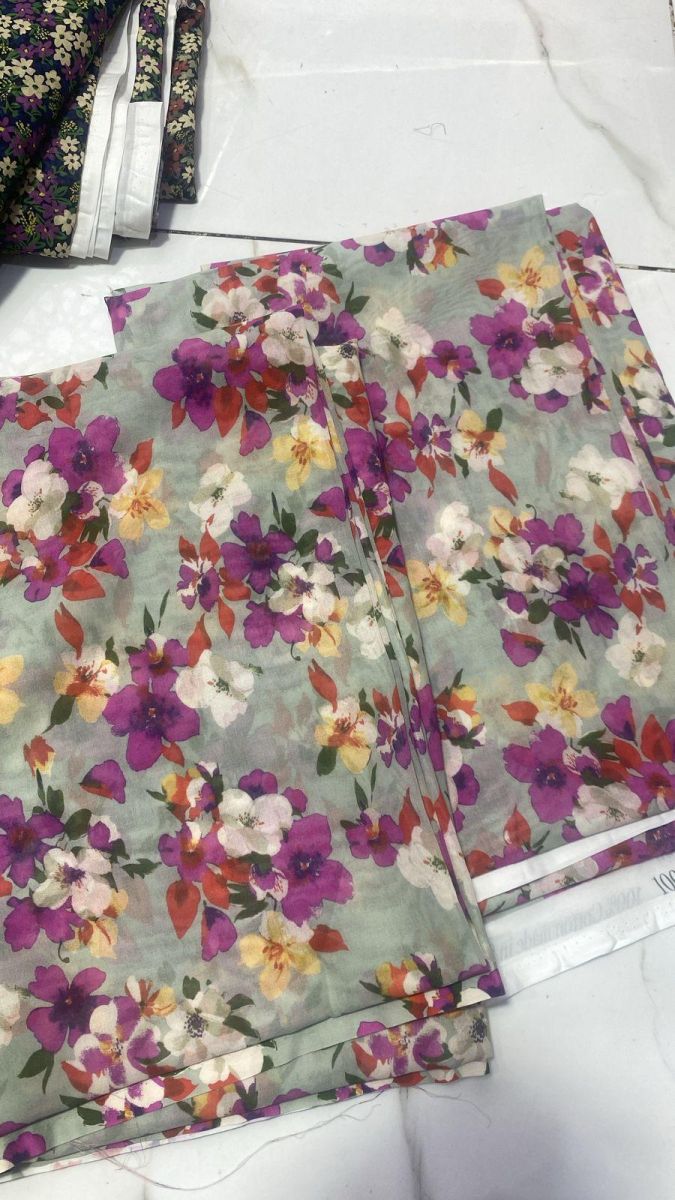 Tissus neufs multicolores, légers et fluide - Fabriqué en Espagne