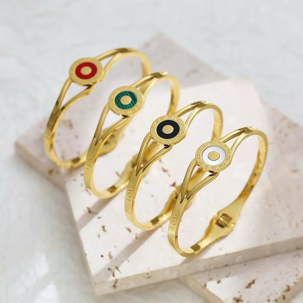 Bracelets dorés pour femme