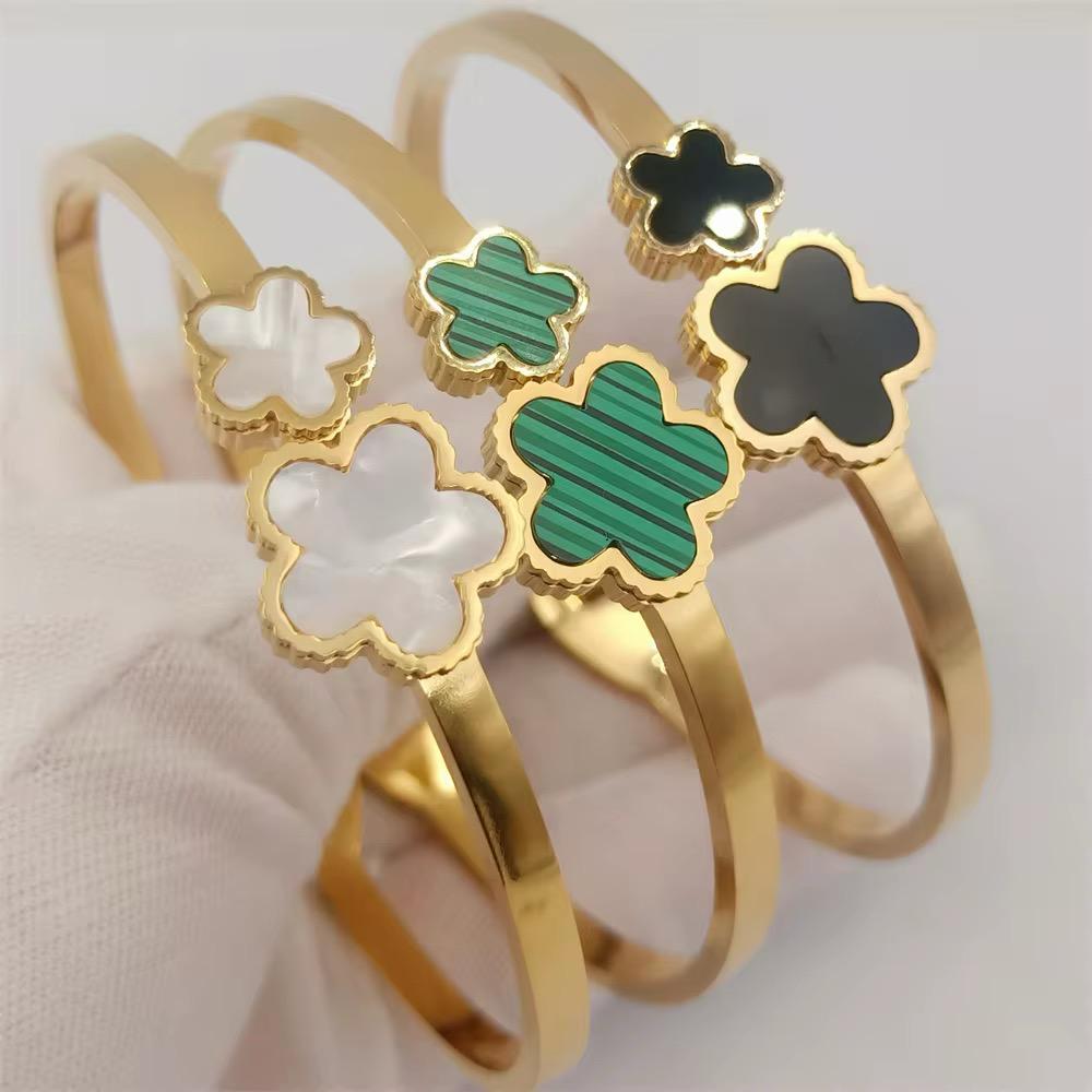 Bracelets dorés pour femme