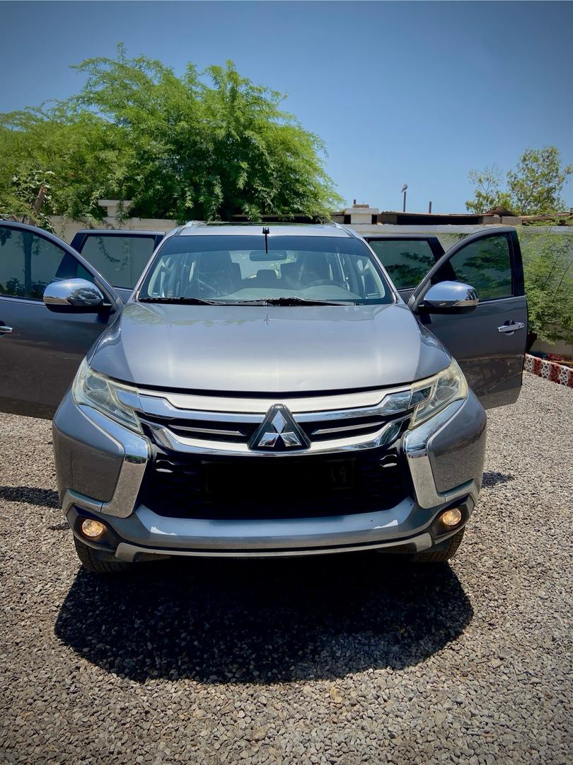 Mitsubishi Montero Sport 2021, essence, boîte automatique, état impeccable