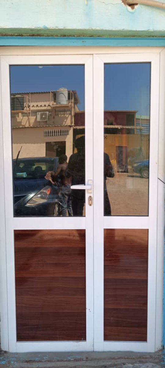 Porte en Aluminium en excellent état