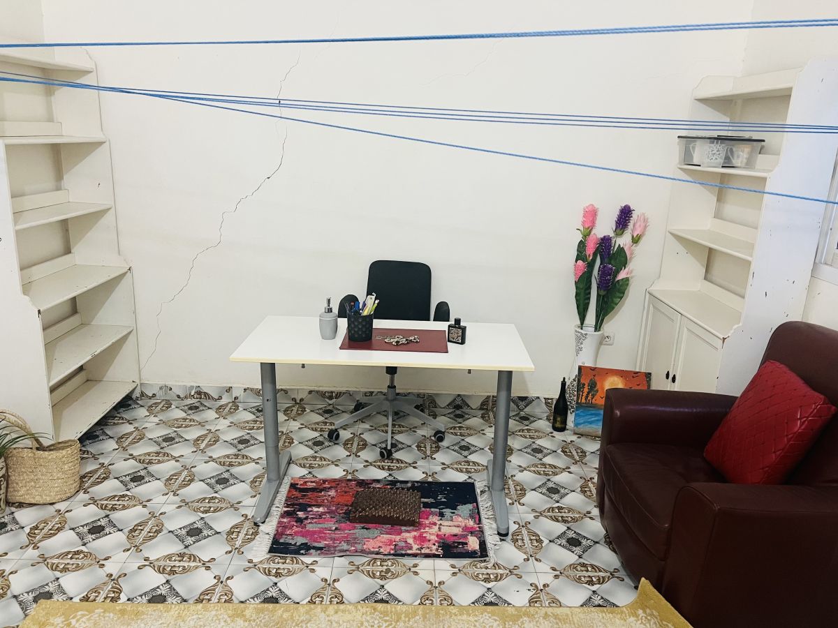 Bureau et ses étagères a vendre