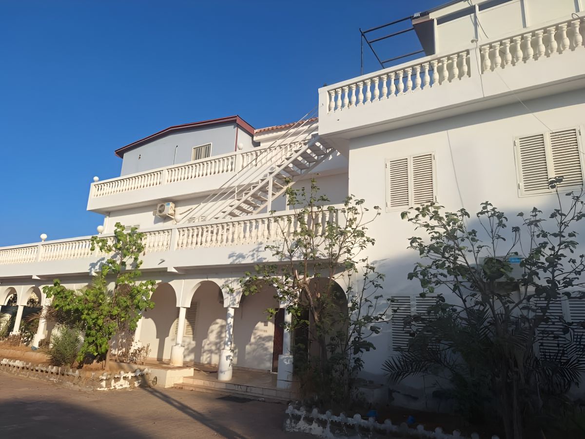 Immeuble de bureaux de standing au Héron avec parking et sécurité