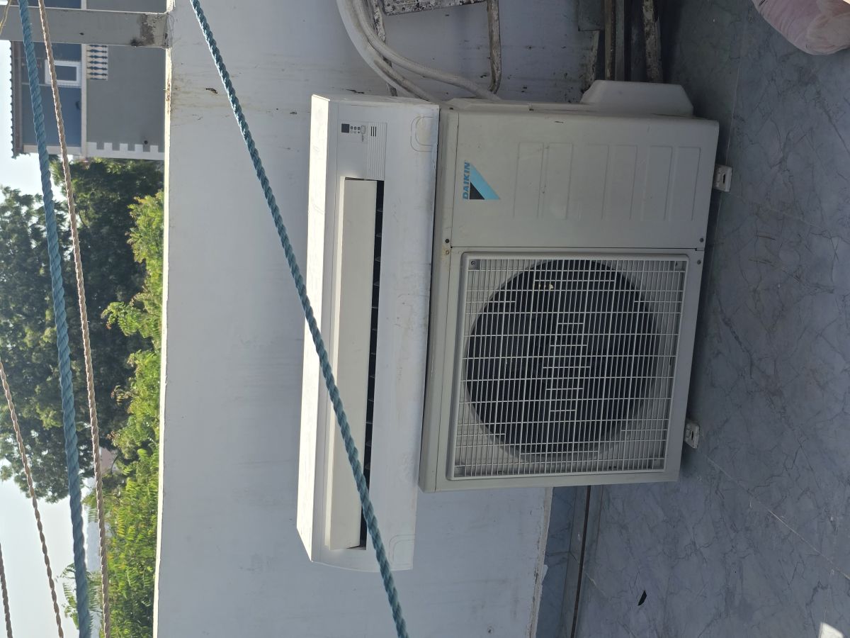 Climatiseur DAIKIN 2.5CV presque neuf
