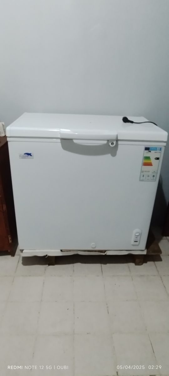 Congélateur Limag 250L, état neuf, garantie 6 mois