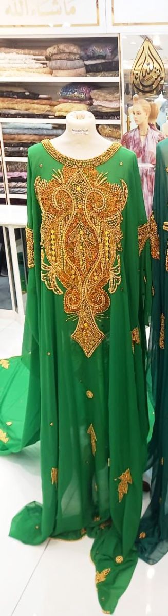 Ensemble Dirac Aroos fait main, vert/doré, complet avec jupon, châle, chaussures et sac