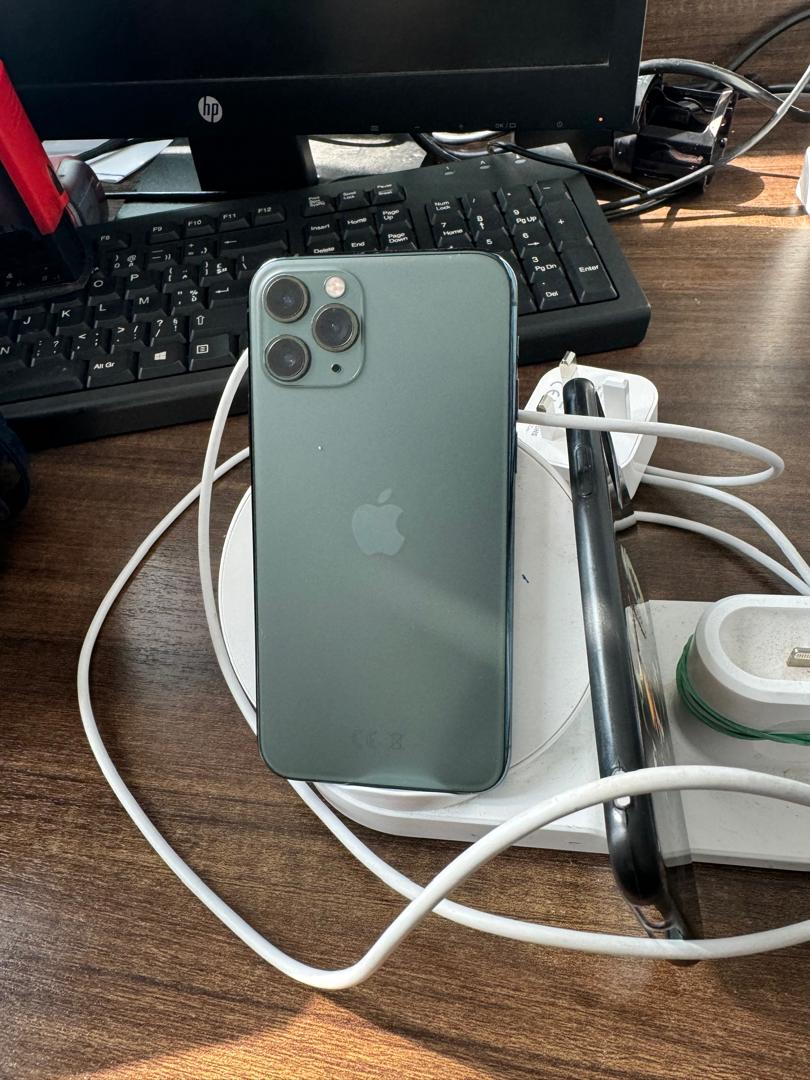 iPhone 11 Pro 64 Go, comme neuf, prix à discuter