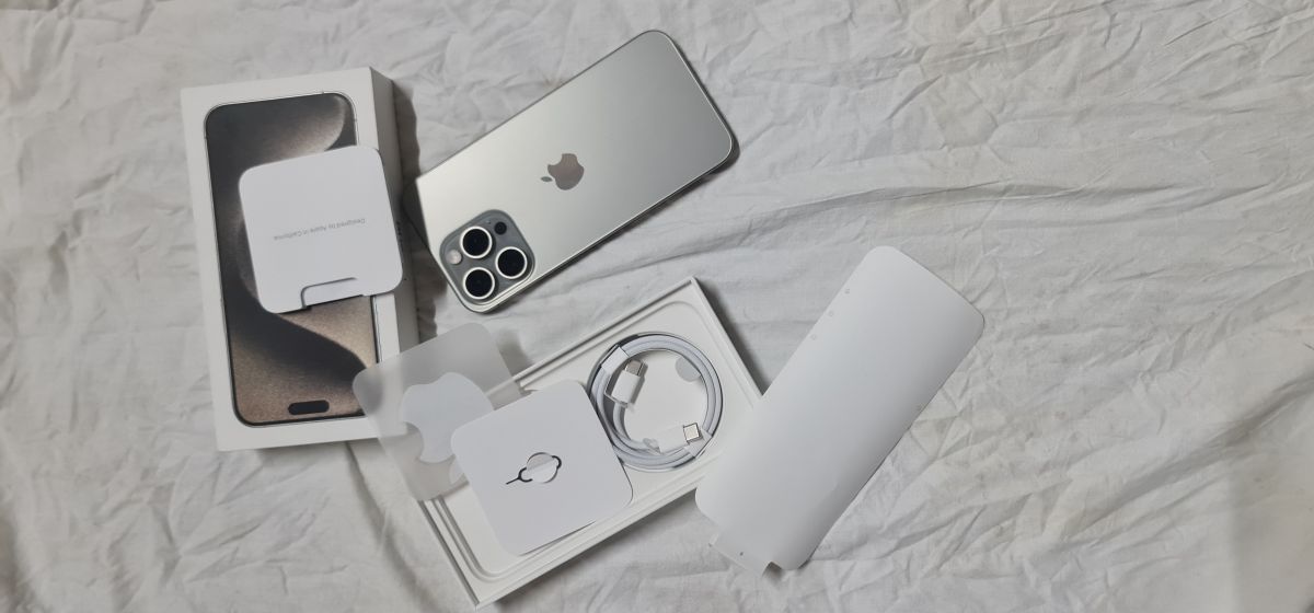 iPhone 15 Pro 128Go en Titane Naturel, Comme Neuf