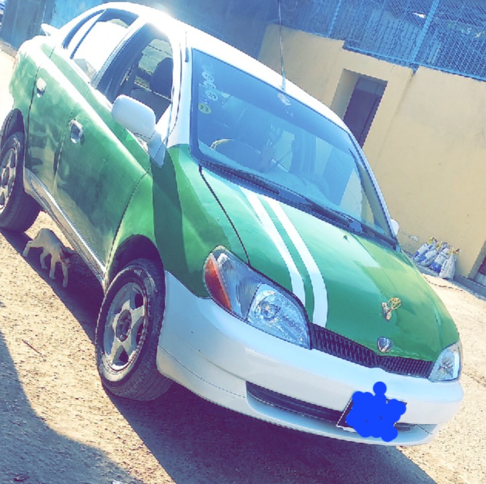 Je vends ma voiture TOYOTA PLATZ TAXI , prix négociable