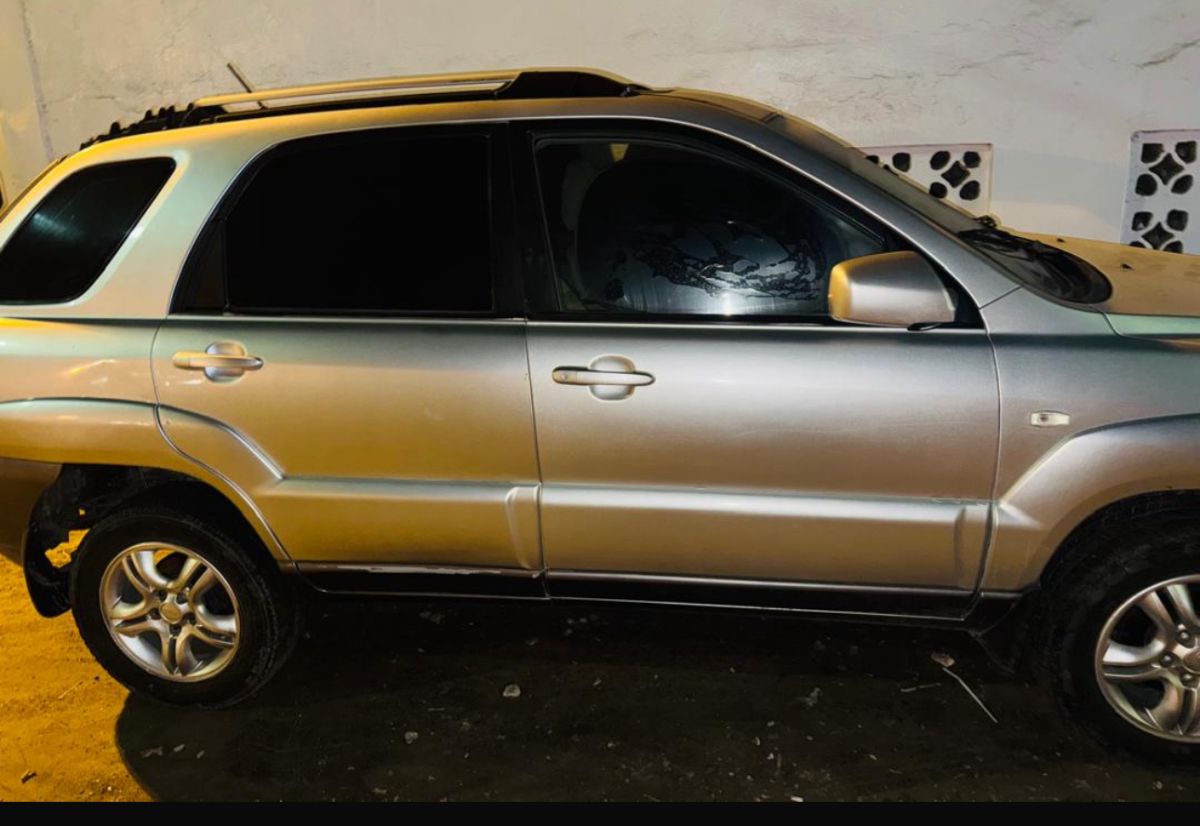 KIA Sportage 2006, boîte Automatique, climatisation en très bon état, gris, prix négociable