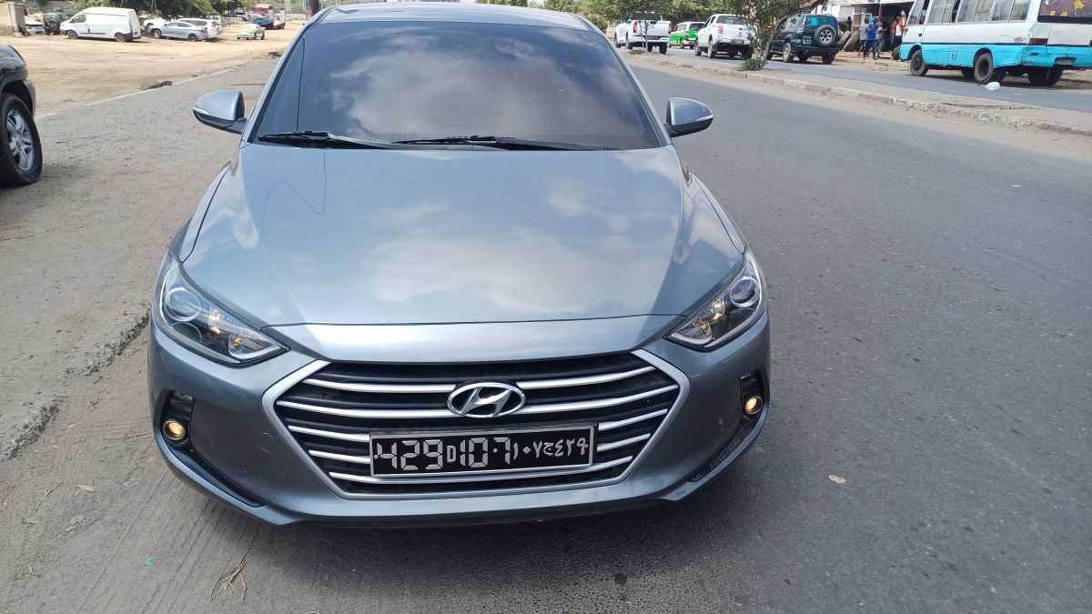 Voiture Hyundai Avante, climatisation impeccable, prix négociable