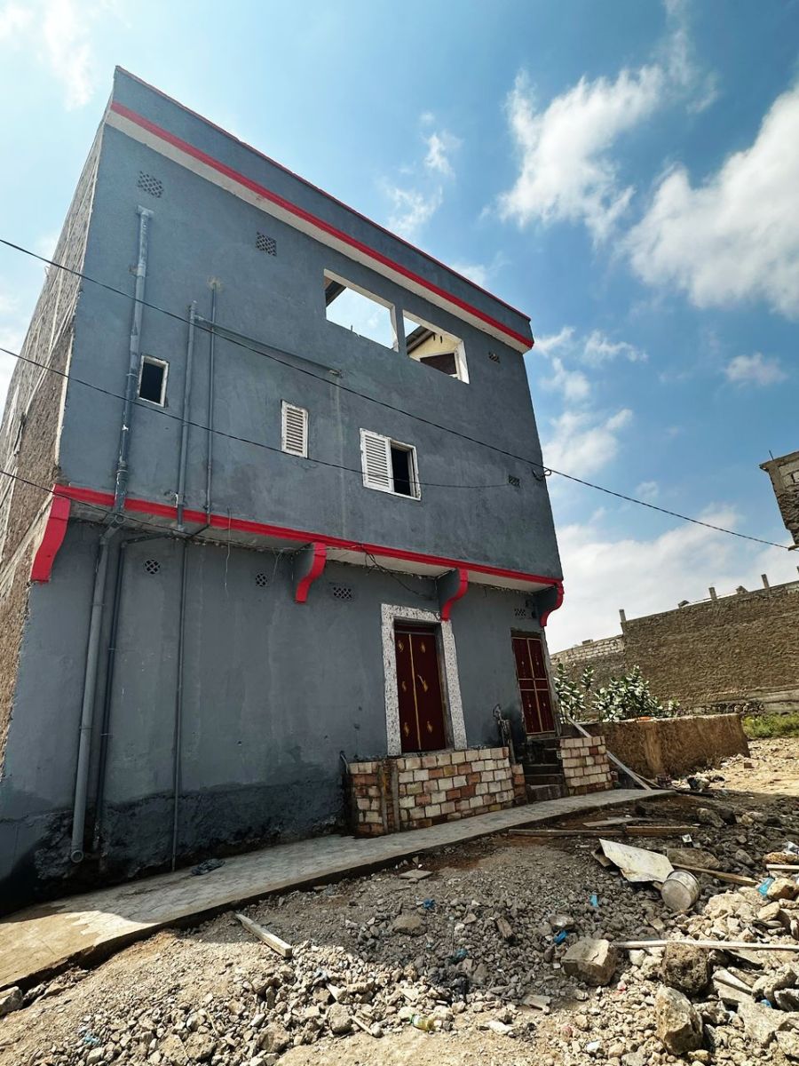 Maison 3 étages, 8 chambres, titre foncier, opportunité à saisir