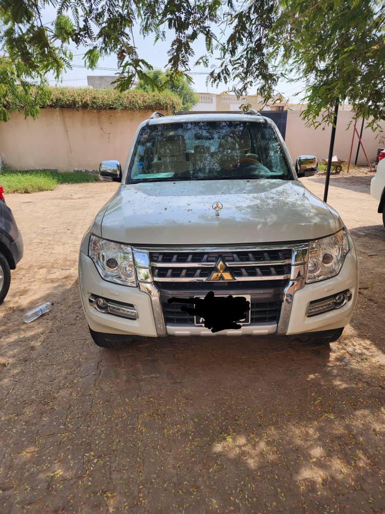 Mitsubishi Pajero 45890 km, essence, bon état