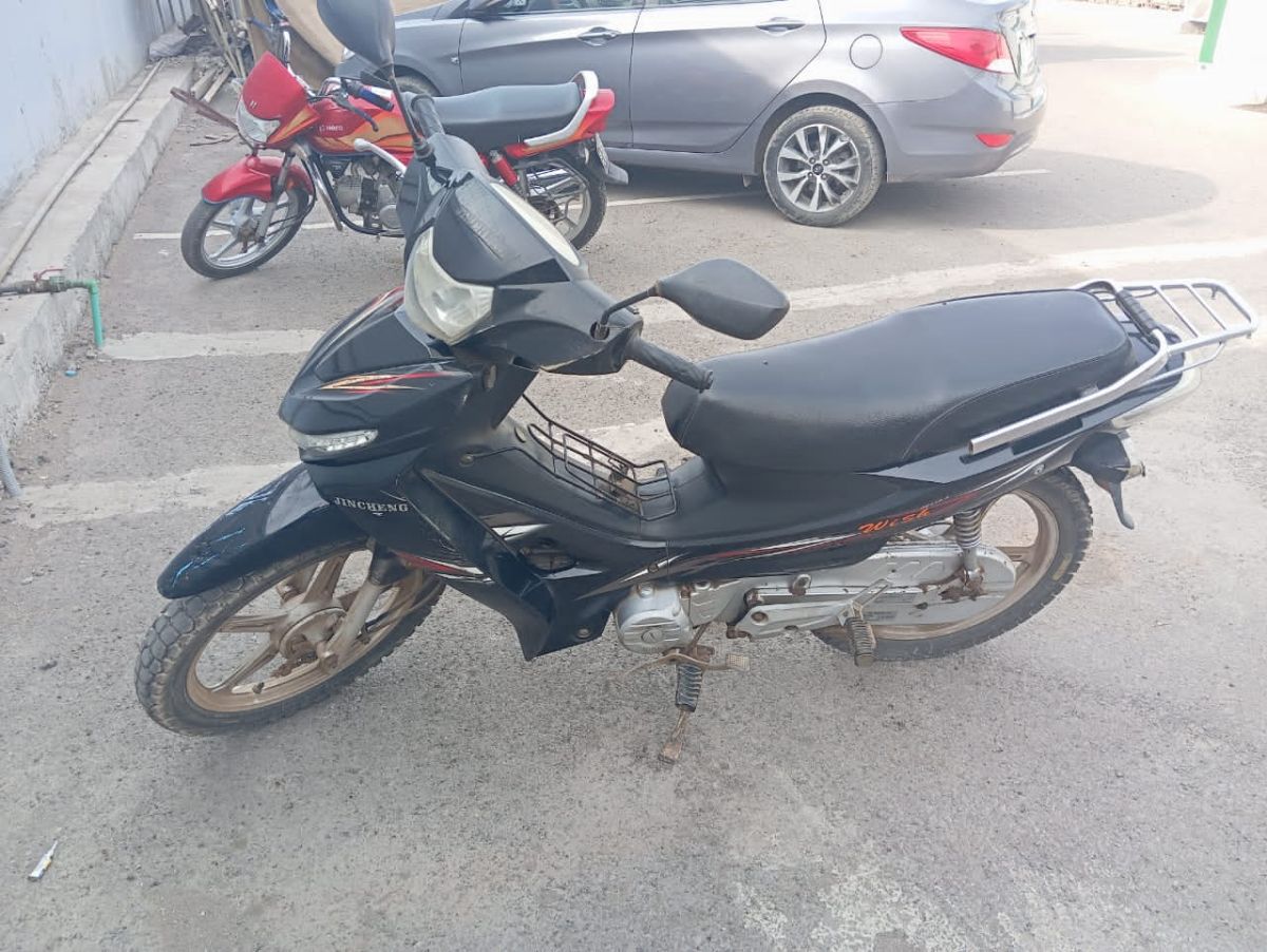 Motos Jincheng en excellent état, 17 000 km