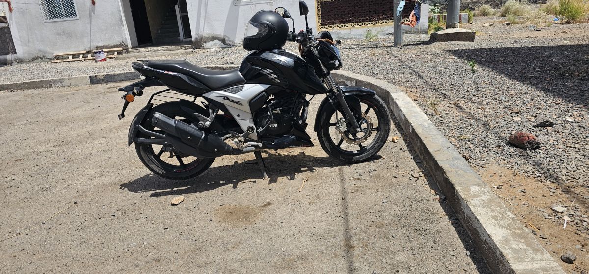 Moto TVS Apache 160 cc, modèle 2024, faible kilométrage