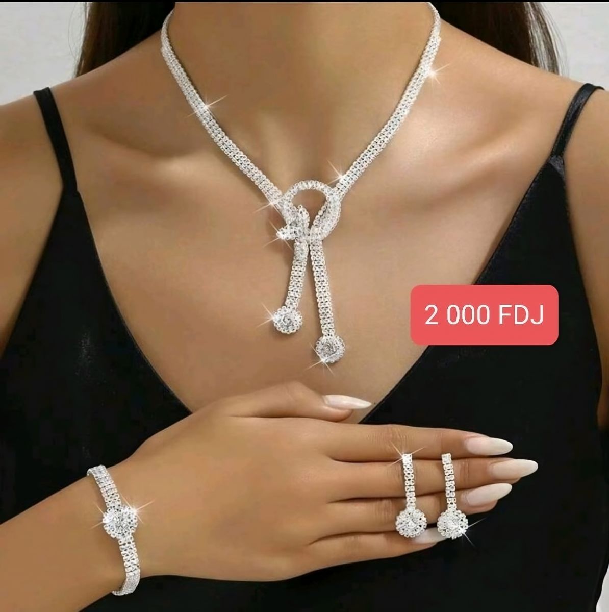 Parure élégante collier et boucles d’oreilles pour femme
