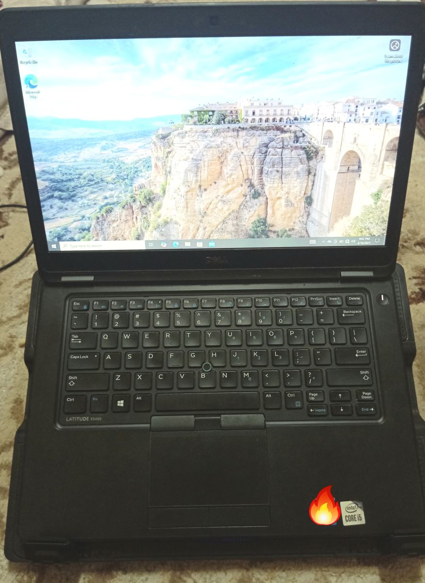 PC Portable Core i5 7ème génération, SSD 290 GB, 8 GB RAM, écran 14, sac et chargeur inclus