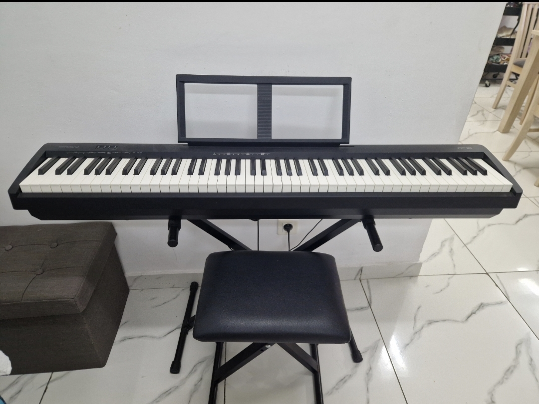 Piano Roland FP10