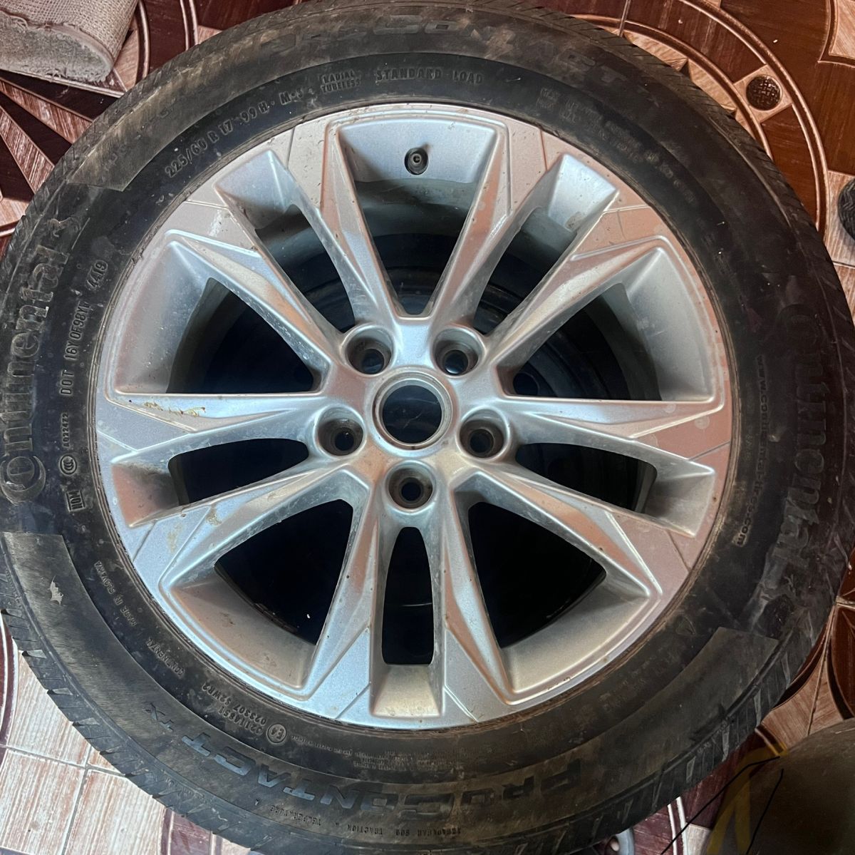 Pneus Continental 225/60 R17 et 215/65 R16 de qualité